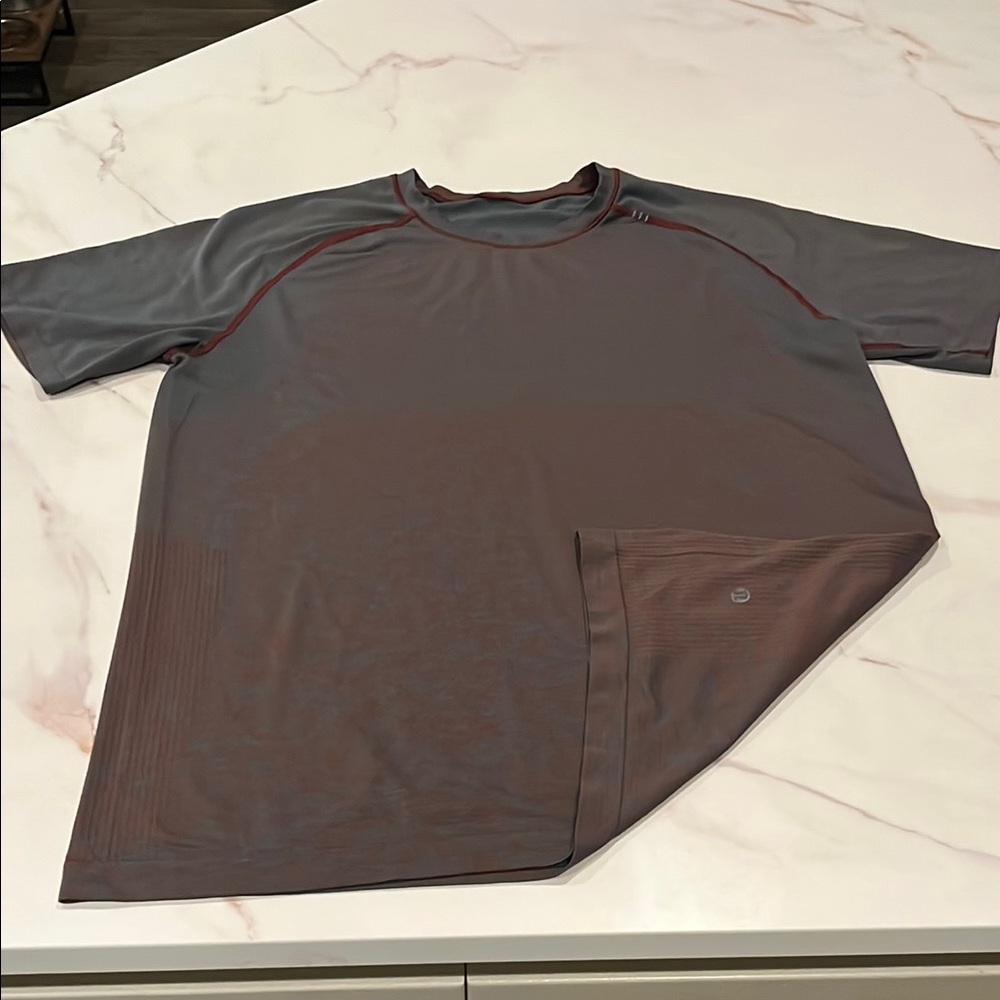 Lululemon Men's Gray/burgundy Athletic Shirt